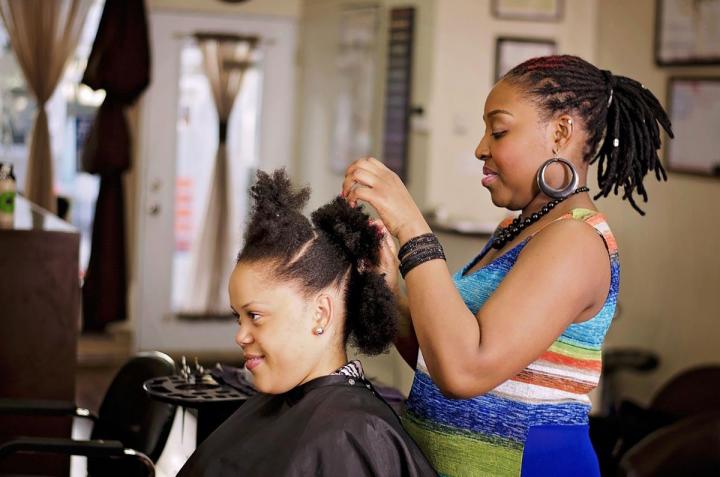 Extensions de Cheveux sur Mesure à Montréal, Salon de Coiffure Montréal