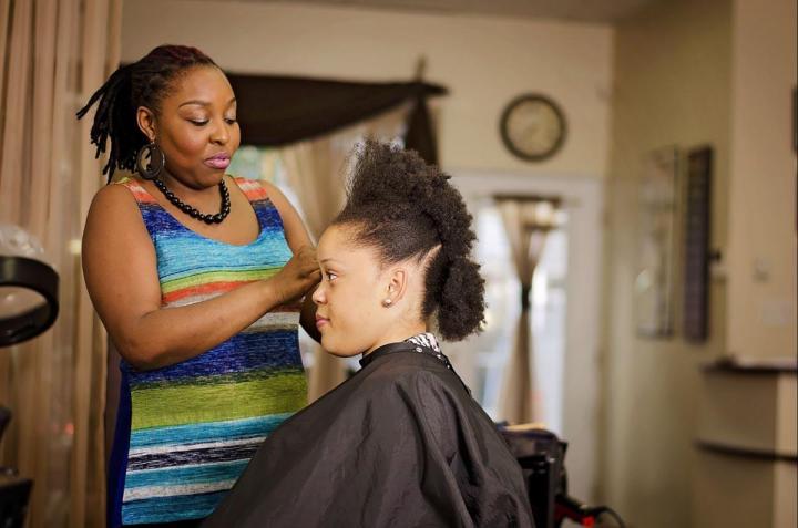 Coupe Personnalisée et Teinture Tendance à Montréal, Salon de Coiffure Montréal