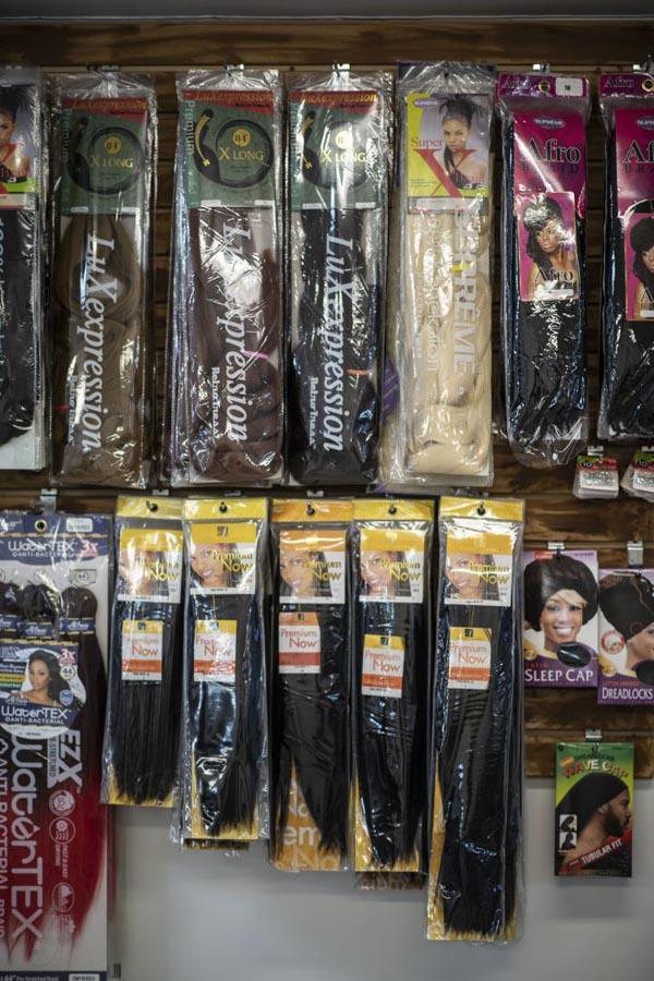 Épilation au Fil Précise et Rapide à Montréal, Salon de Beauté Montréal